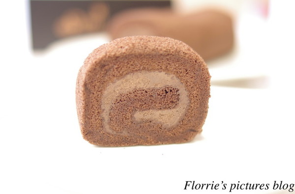 小山甜點市集:台北大同區美食~小山甜點市集 瑞士捲~香濃卻又不甜膩的純巧克力瑞士捲