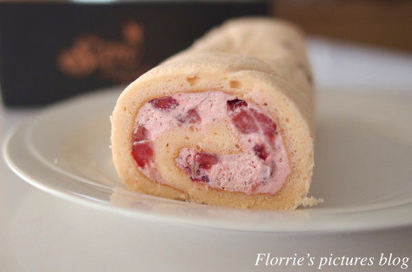 小山甜點市集:台北大同區美食~小山甜點市集 瑞士捲~香濃卻又不甜膩的純巧克力瑞士捲