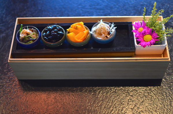 ikki藝奇新日本料理(板橋麗寶店):W小姐旅行畫報/ 新北|食記 藝奇新日本料理-板橋麗寶店 秋天吃蟹好著時 店鋪限定 秋季名物賞X強肴升級X當旬秋蟹