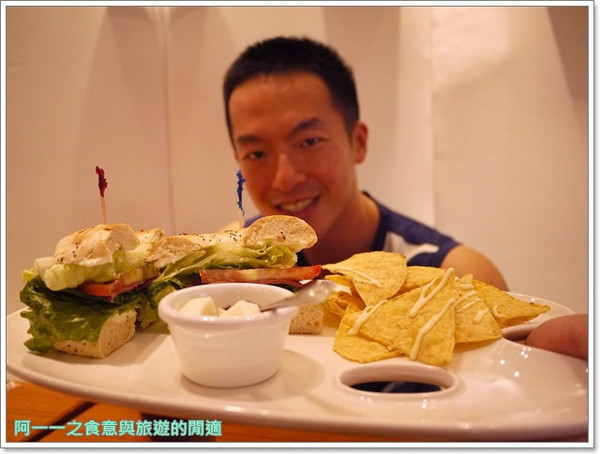 光點珈琲時光（Café Lumiere）：台北捷運忠孝新生站美食 光點華山珈琲時光～看電影前來份悠閒輕食