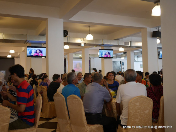 大黑松小倆口 傳統與浪漫的結合-埔里月老教堂:【景點】南投月老教堂.愛情故事館@埔里元首館King Garden : 大黑松小倆口的浪漫,就是終成眷屬? 南投埔里一日遊~景點第一站!