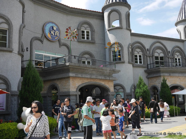 大黑松小倆口 傳統與浪漫的結合-埔里月老教堂:【景點】南投月老教堂.愛情故事館@埔里元首館King Garden : 大黑松小倆口的浪漫,就是終成眷屬? 南投埔里一日遊~景點第一站!