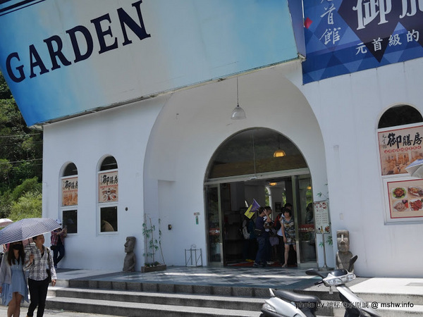 大黑松小倆口 傳統與浪漫的結合-埔里月老教堂:【景點】南投月老教堂.愛情故事館@埔里元首館King Garden : 大黑松小倆口的浪漫,就是終成眷屬? 南投埔里一日遊~景點第一站!