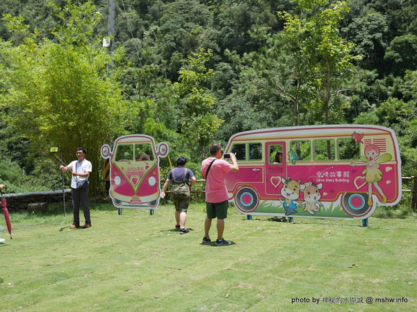 大黑松小倆口 傳統與浪漫的結合-埔里月老教堂:【景點】南投月老教堂.愛情故事館@埔里元首館King Garden : 大黑松小倆口的浪漫,就是終成眷屬? 南投埔里一日遊~景點第一站!