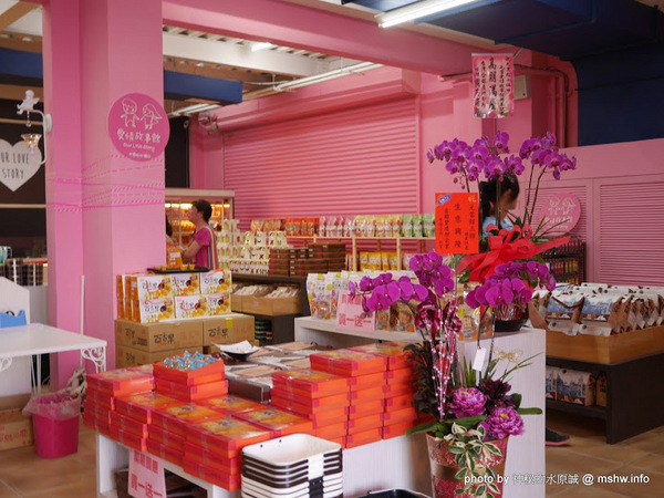 大黑松小倆口 傳統與浪漫的結合-埔里月老教堂:【景點】南投月老教堂.愛情故事館@埔里元首館King Garden : 大黑松小倆口的浪漫,就是終成眷屬? 南投埔里一日遊~景點第一站!