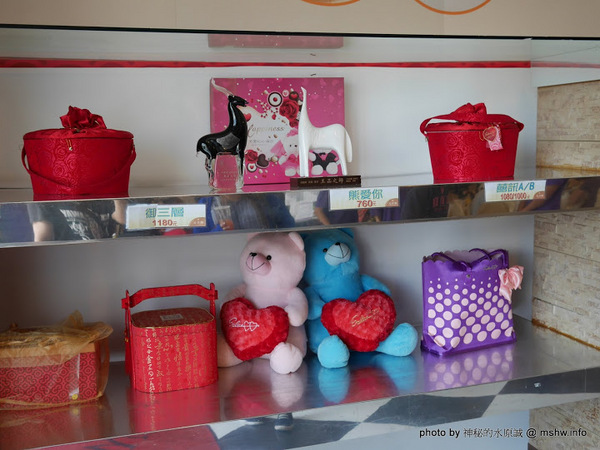 大黑松小倆口 傳統與浪漫的結合-埔里月老教堂:【景點】南投月老教堂.愛情故事館@埔里元首館King Garden : 大黑松小倆口的浪漫,就是終成眷屬? 南投埔里一日遊~景點第一站!