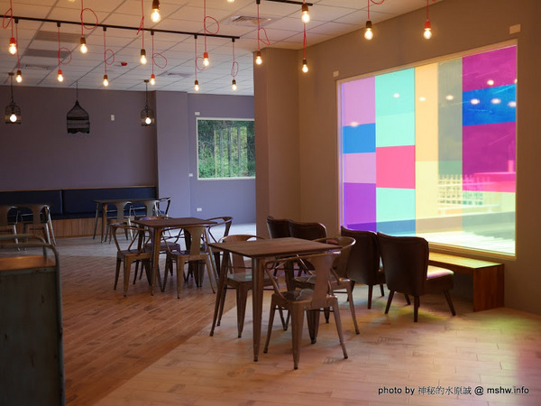 大黑松小倆口 傳統與浪漫的結合-埔里月老教堂:【景點】南投月老教堂.愛情故事館@埔里元首館King Garden : 大黑松小倆口的浪漫,就是終成眷屬? 南投埔里一日遊~景點第一站!