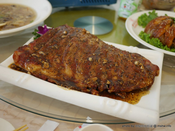 大黑松小倆口 傳統與浪漫的結合-埔里月老教堂:【景點】南投月老教堂.愛情故事館@埔里元首館King Garden : 大黑松小倆口的浪漫,就是終成眷屬? 南投埔里一日遊~景點第一站!