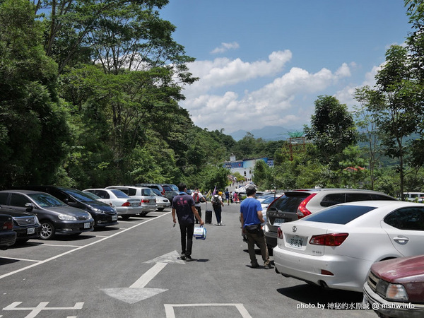 大黑松小倆口 傳統與浪漫的結合-埔里月老教堂:【景點】南投月老教堂.愛情故事館@埔里元首館King Garden : 大黑松小倆口的浪漫,就是終成眷屬? 南投埔里一日遊~景點第一站!