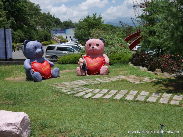 大黑松小倆口 傳統與浪漫的結合-埔里月老教堂:【景點】南投月老教堂.愛情故事館@埔里元首館King Garden : 大黑松小倆口的浪漫,就是終成眷屬? 南投埔里一日遊~景點第一站!