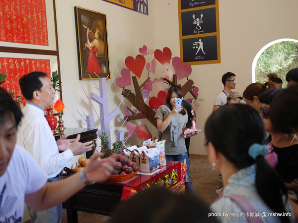 大黑松小倆口 傳統與浪漫的結合-埔里月老教堂:【景點】南投月老教堂.愛情故事館@埔里元首館King Garden : 大黑松小倆口的浪漫,就是終成眷屬? 南投埔里一日遊~景點第一站!