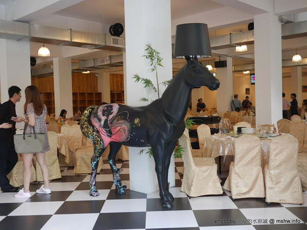 大黑松小倆口 傳統與浪漫的結合-埔里月老教堂:【景點】南投月老教堂.愛情故事館@埔里元首館King Garden : 大黑松小倆口的浪漫,就是終成眷屬? 南投埔里一日遊~景點第一站!