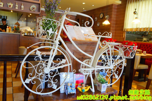 MissBanana巴娜娜的早午茶趣:【台南-中西區】小巷裡的春天...巧遇可愛歪國人...薄餅/免服務費《MissBanana巴娜娜的早午茶趣》