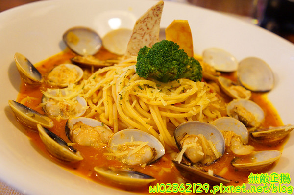 MissBanana巴娜娜的早午茶趣:【台南-中西區】小巷裡的春天...巧遇可愛歪國人...薄餅/免服務費《MissBanana巴娜娜的早午茶趣》