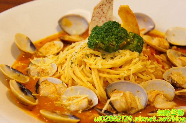 MissBanana巴娜娜的早午茶趣:【台南-中西區】小巷裡的春天...巧遇可愛歪國人...薄餅/免服務費《MissBanana巴娜娜的早午茶趣》