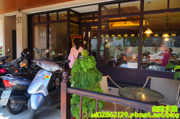 MissBanana巴娜娜的早午茶趣:【台南-中西區】小巷裡的春天...巧遇可愛歪國人...薄餅/免服務費《MissBanana巴娜娜的早午茶趣》