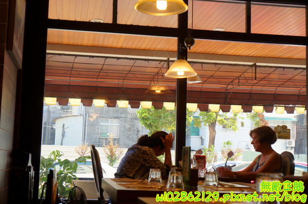 MissBanana巴娜娜的早午茶趣:【台南-中西區】小巷裡的春天...巧遇可愛歪國人...薄餅/免服務費《MissBanana巴娜娜的早午茶趣》