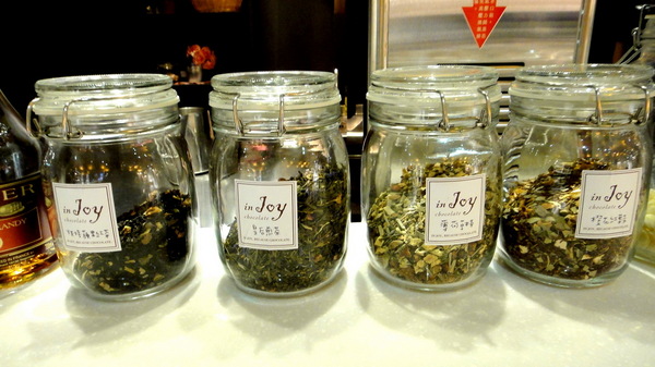 in Joy chocolate： 【口碑卷46】板橋車站裡的甜滋滋巧克力店！in Joy chocolate！