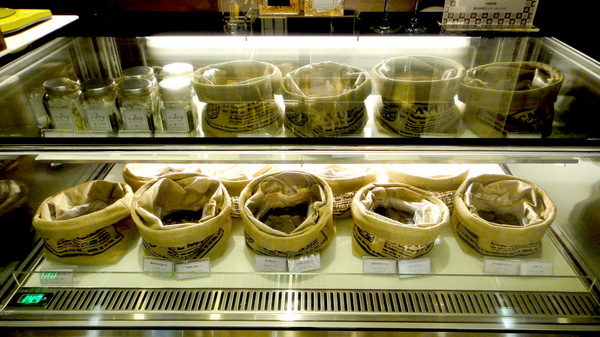 in Joy chocolate： 【口碑卷46】板橋車站裡的甜滋滋巧克力店！in Joy chocolate！