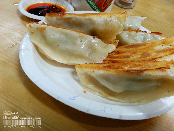 阿財鍋貼水餃(天母店)：【阿財鍋貼水餃】庶民銅板美食 舌尖上的酥脆小確幸
