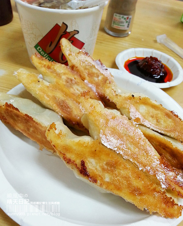 阿財鍋貼水餃(天母店)：【阿財鍋貼水餃】庶民銅板美食 舌尖上的酥脆小確幸