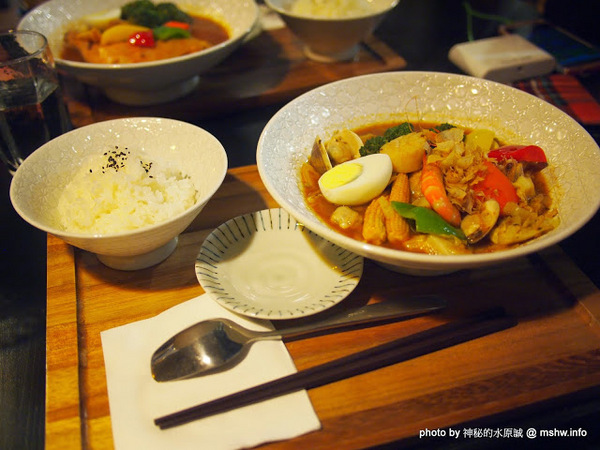 心 湯咖哩：【食記】台中Cocoro Soup Curry 心.湯咖哩@西區 : 來自札幌的咖哩新吃法, 雖然口感帶有些微粉感, 但沒想像中的糟!