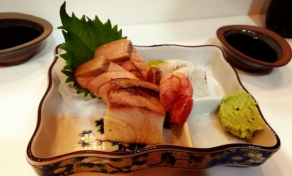 二男手攥小家日式料理：【二男手攥壽司 新鮮海味深得我心】