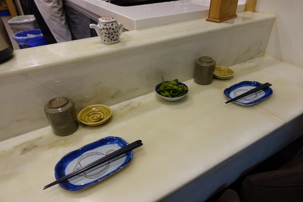 二男（小家料理）：(胖樺食記) 中和必吃美食「二男ほんかく小家料理」。高CP值人氣排隊名店名不虛傳