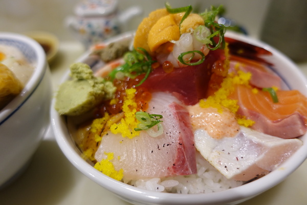 二男（小家料理）：(胖樺食記) 中和必吃美食「二男ほんかく小家料理」。高CP值人氣排隊名店名不虛傳