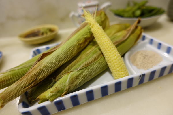 二男（小家料理）：(胖樺食記) 中和必吃美食「二男ほんかく小家料理」。高CP值人氣排隊名店名不虛傳