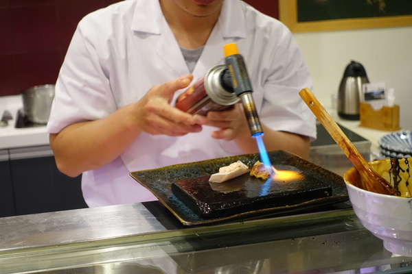 二男（小家料理）：(胖樺食記) 中和必吃美食「二男ほんかく小家料理」。高CP值人氣排隊名店名不虛傳