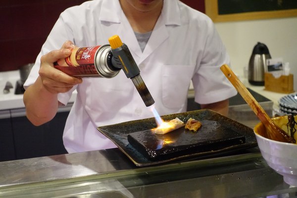 二男（小家料理）：(胖樺食記) 中和必吃美食「二男ほんかく小家料理」。高CP值人氣排隊名店名不虛傳