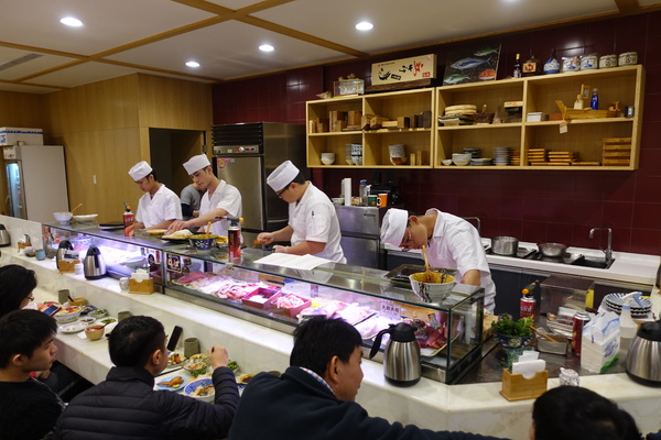 二男（小家料理）：(胖樺食記) 中和必吃美食「二男ほんかく小家料理」。高CP值人氣排隊名店名不虛傳