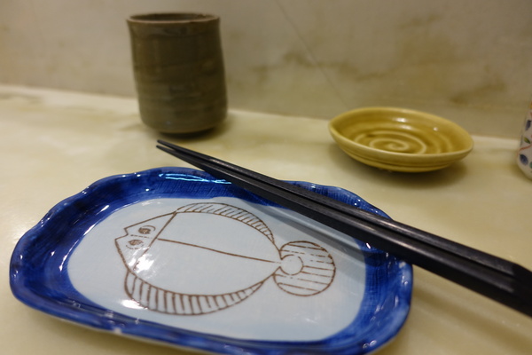 二男（小家料理）：(胖樺食記) 中和必吃美食「二男ほんかく小家料理」。高CP值人氣排隊名店名不虛傳