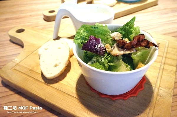 MGF JR.PASTA 小麵工坊義大利麵：【新店七張義大利麵  推薦】cp值超高之爆肚義式美食饗宴 ✿✿ 麵工坊 MGF Pasta（七張店）✿✿（附菜單）