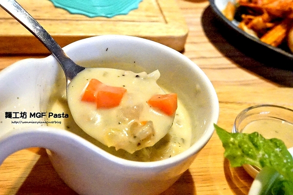 MGF JR.PASTA 小麵工坊義大利麵：【新店七張義大利麵  推薦】cp值超高之爆肚義式美食饗宴 ✿✿ 麵工坊 MGF Pasta（七張店）✿✿（附菜單）