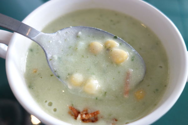 MUMU白姆森林：MUMU白姆森林 大嗑八盎斯的牛肉漢堡喚著花生醬的甜鹹妙滋味