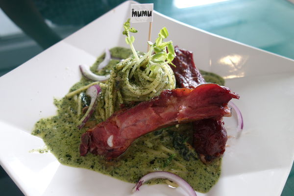 MUMU白姆森林：MUMU白姆森林 大嗑八盎斯的牛肉漢堡喚著花生醬的甜鹹妙滋味