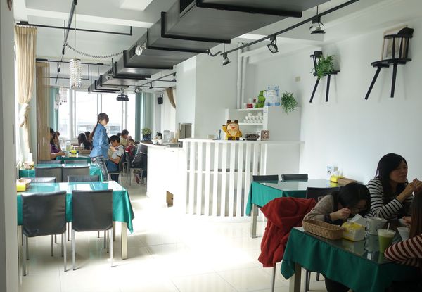 MUMU白姆森林：MUMU白姆森林 大嗑八盎斯的牛肉漢堡喚著花生醬的甜鹹妙滋味