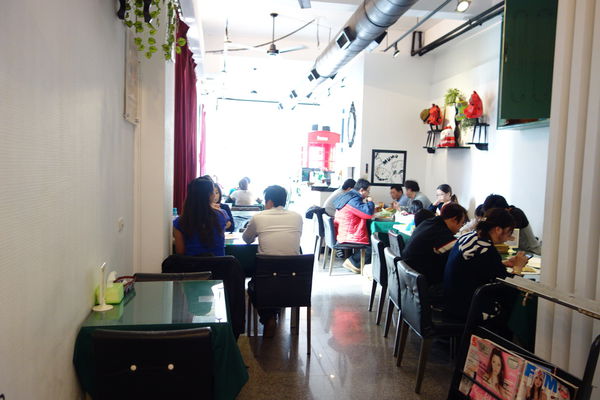 MUMU白姆森林：MUMU白姆森林 大嗑八盎斯的牛肉漢堡喚著花生醬的甜鹹妙滋味