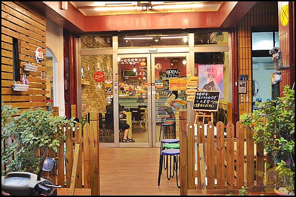 LAX Burger 美式漢堡店：LAX Burger 美式漢堡店。平價卻不馬虎的美式漢堡店