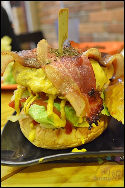 LAX Burger 美式漢堡店：LAX Burger 美式漢堡店。平價卻不馬虎的美式漢堡店