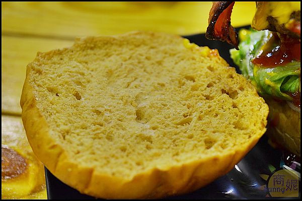 LAX Burger 美式漢堡店：LAX Burger 美式漢堡店。平價卻不馬虎的美式漢堡店