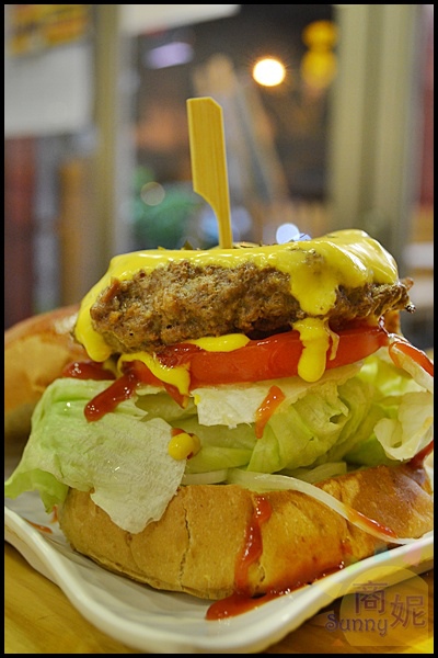 LAX Burger 美式漢堡店：LAX Burger 美式漢堡店。平價卻不馬虎的美式漢堡店