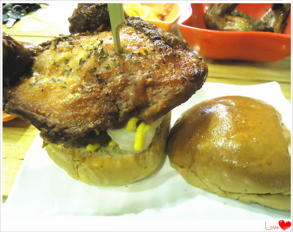 LAX Burger 美式漢堡店：【愛評口碑券♥第十八彈】漢堡厚到讓你吃到落下巴 @LAX Burger 美式漢堡店