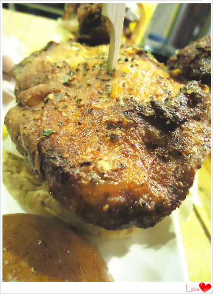 LAX Burger 美式漢堡店：【愛評口碑券♥第十八彈】漢堡厚到讓你吃到落下巴 @LAX Burger 美式漢堡店