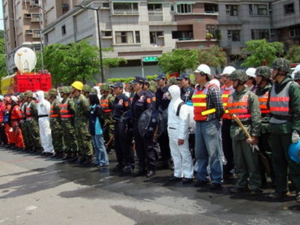 龜山第一河濱公園：99年度災害防救演習　河濱公園演練現拍
