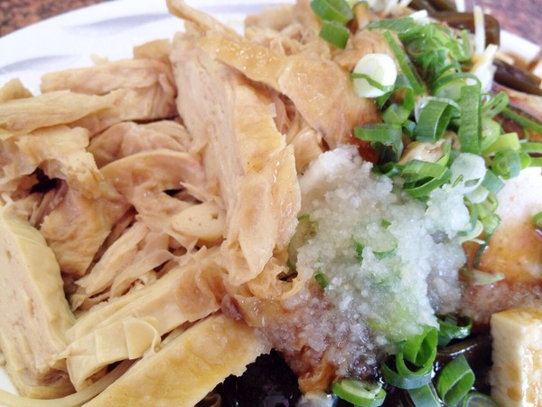 孔廟南投意麵:<小吃>孔廟南投意麵-Q彈麵條搭配香濃肉臊,不是絞肉~是肉塊唷!!