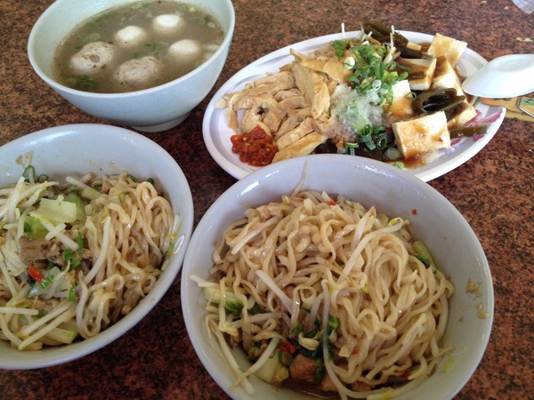 孔廟南投意麵:<小吃>孔廟南投意麵-Q彈麵條搭配香濃肉臊,不是絞肉~是肉塊唷!!