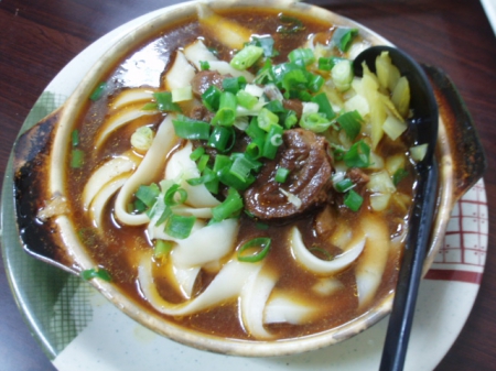 大方蘭州拉麵館：很想退貨的砂鍋削麵堡